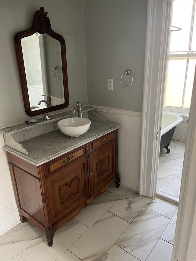 Large vanity with storage - 1542 Scott St