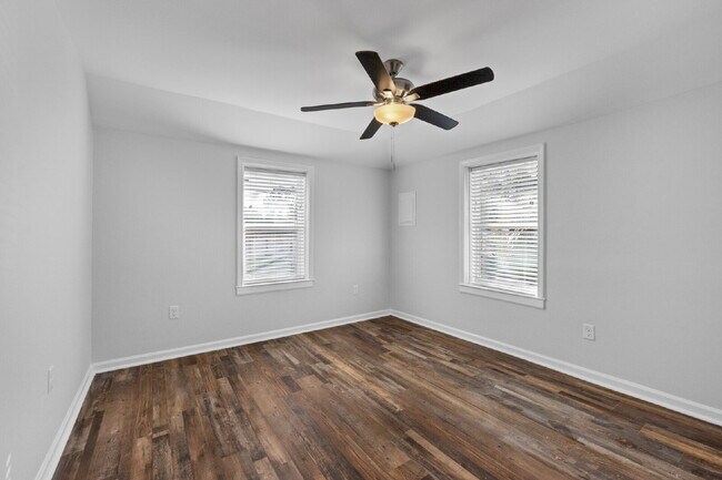Building Photo - Carriage house in Twickingham
