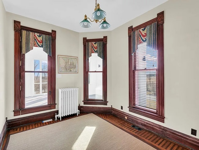 Building Photo - NEW LISTING-5 bedroom, 3 bathroom farmhouse-DeLand, Illinois