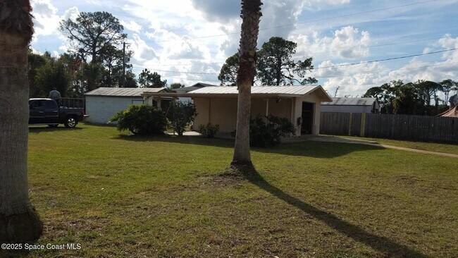 Building Photo - 4655 Seville Ave