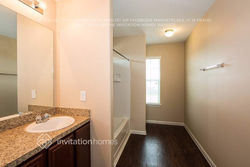 Building Photo - 12631 Mountain Daisy Rd