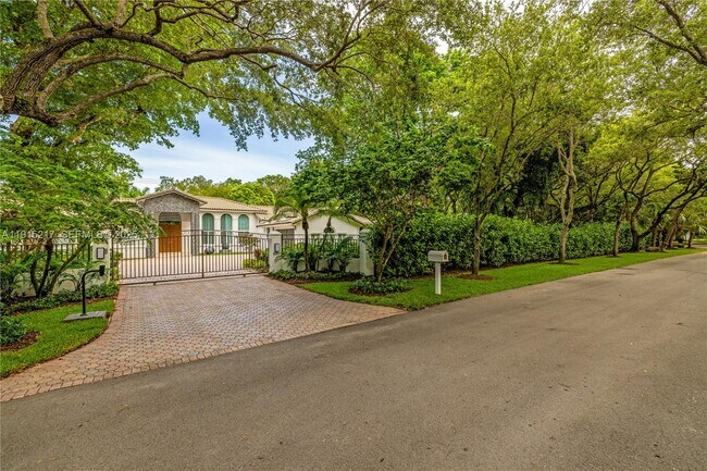 Building Photo - 8941 SW 65th Ct