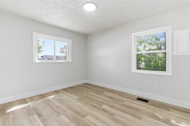 Building Photo - 4351 Redonda Ln
