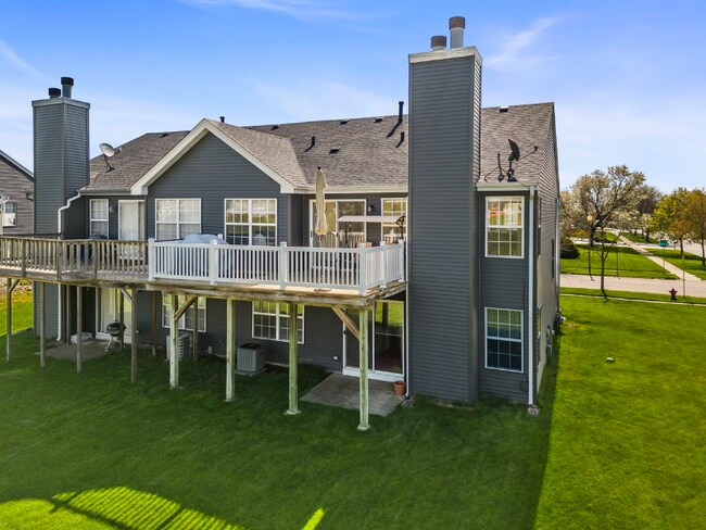 Building Photo - 400 Gloria Ln