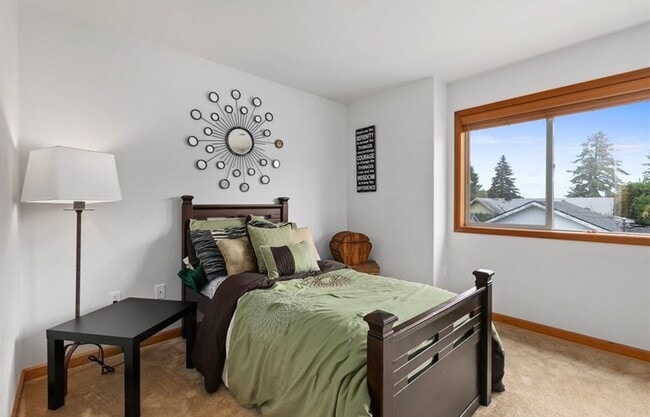 Building Photo - 4 Bed 3Bath Beautiful Single-family House ...