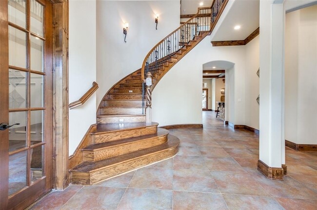 Building Photo - 2613 Round Table Blvd