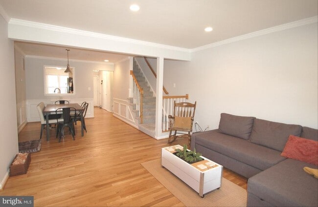 Building Photo - 539 Tschiffely Square Rd