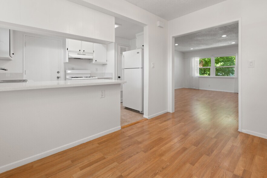 Building Photo - 5830 Bowcroft St
