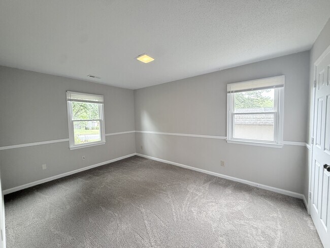 Building Photo - 3003 Amidon Dr