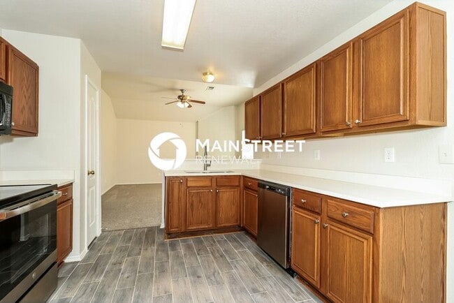 Building Photo - 3 Bedroom Pet-Friendly Home in Cedar Hill, TX with Main Street Renewal
