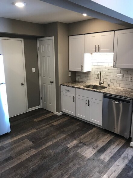 Kitchen/Pantry - 642 Dundee Ln