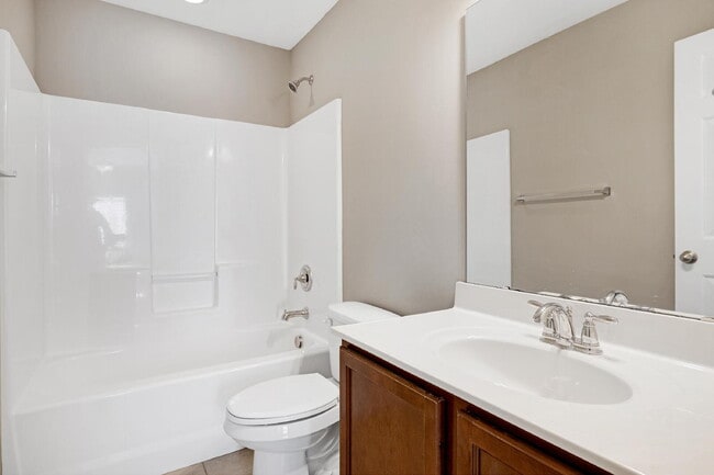 Building Photo - 1038 Ileagnes Rd