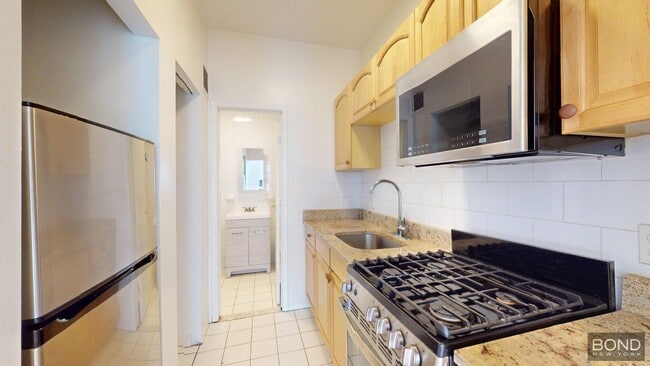 Primary Photo - 692 9th Ave