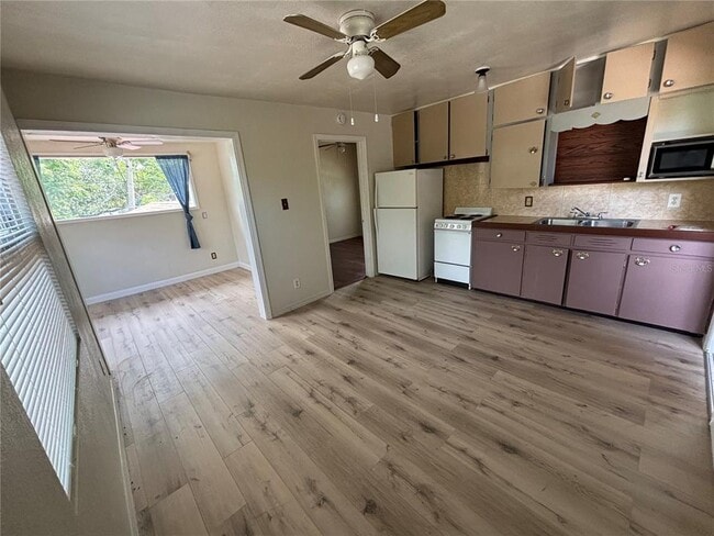 Building Photo - 1217 Carolyn Ln