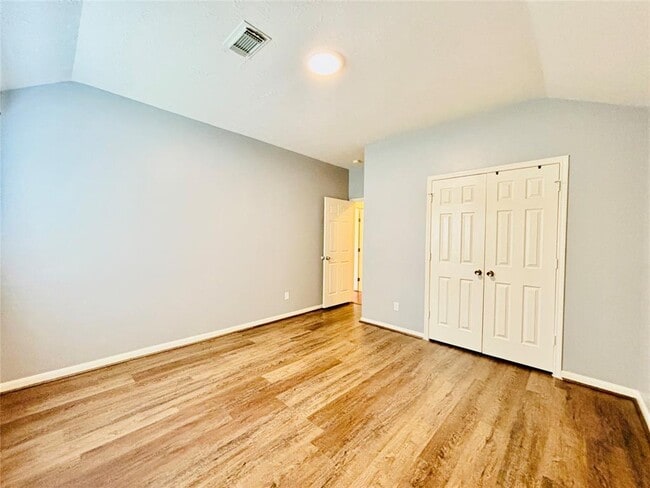Building Photo - 1803 Stoneleigh Ct