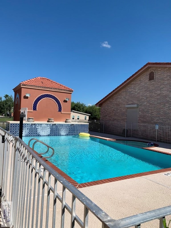Building Photo - 2200 Laredo Rd