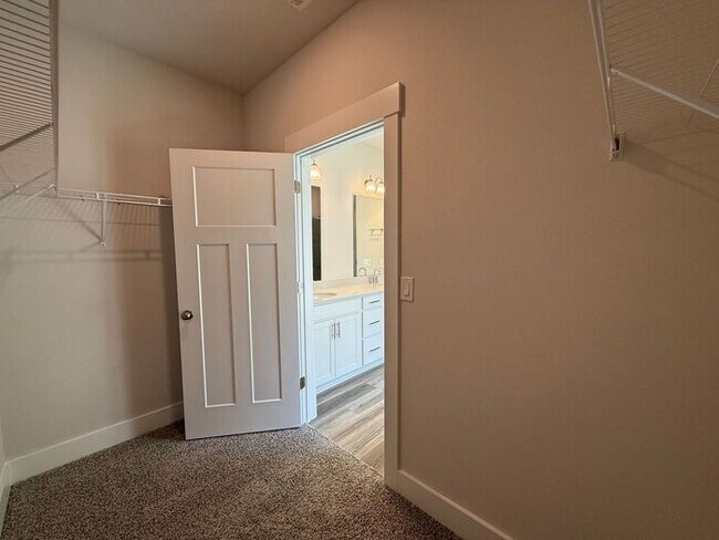 Building Photo - Gulf Breeze - Deer Ridge Crossing - 4 bedroom, 2.5 bathroom - New Construction
