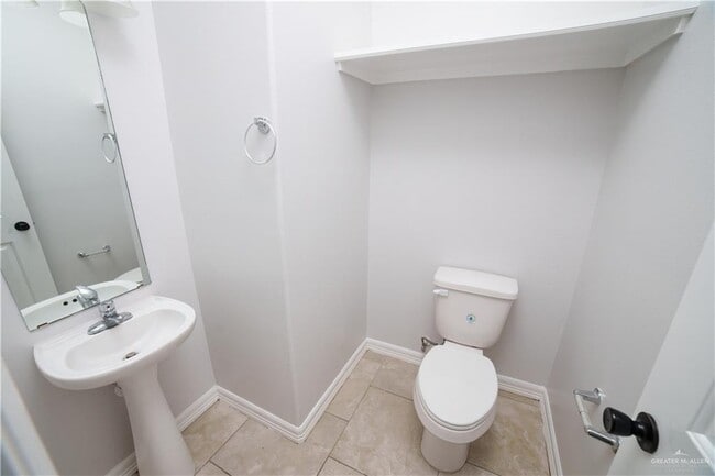 Building Photo - 704 S Linda St