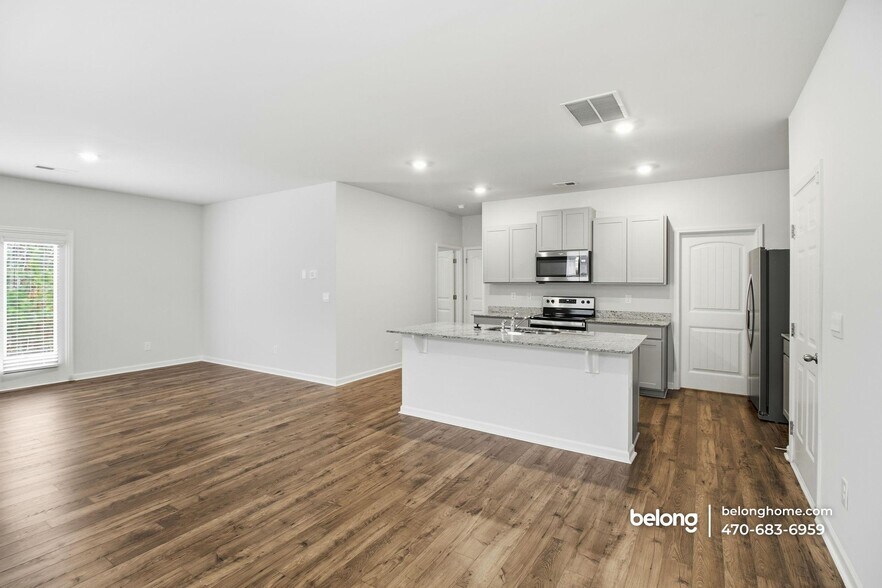 Building Photo - 8279 Bluewater Dr