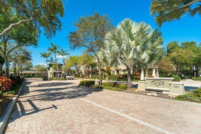 Building Photo - 690 Pacific Grove Dr