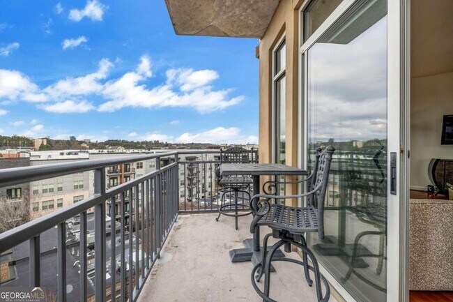 Building Photo - 711 Cosmopolitan Dr NE