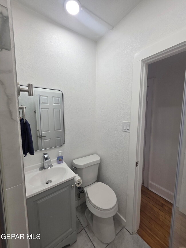 Building Photo - 4002 Pershing Dr