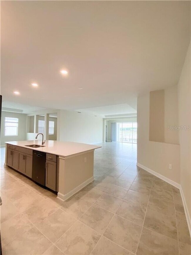 Building Photo - Gorgeous brand new house 4 bedrooms 3.5 bathrooms lake view