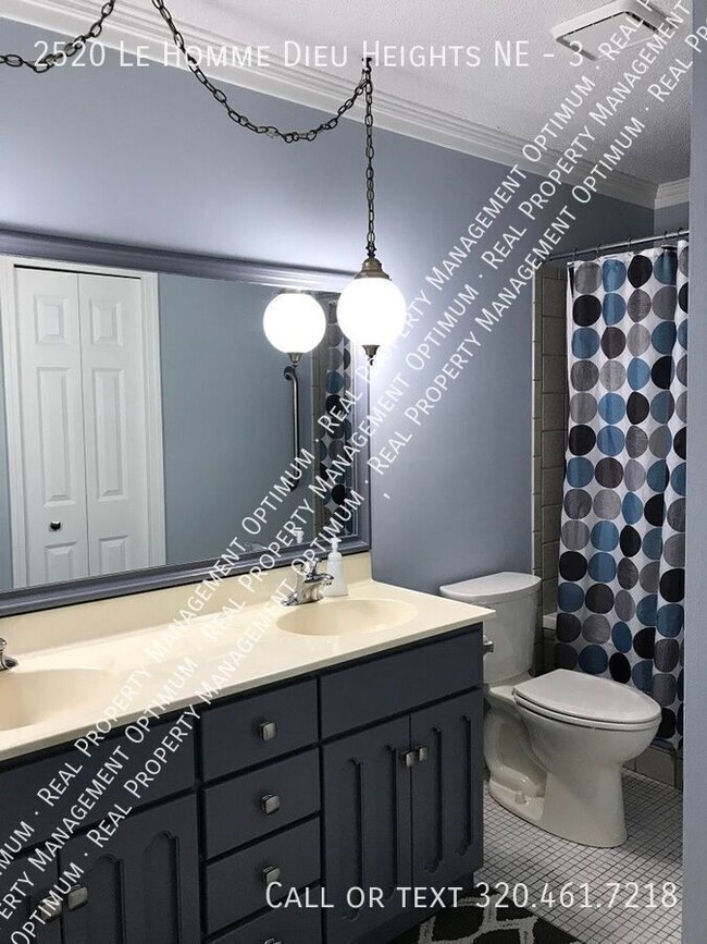 Building Photo - 2520 Le Homme Dieu Heights NE