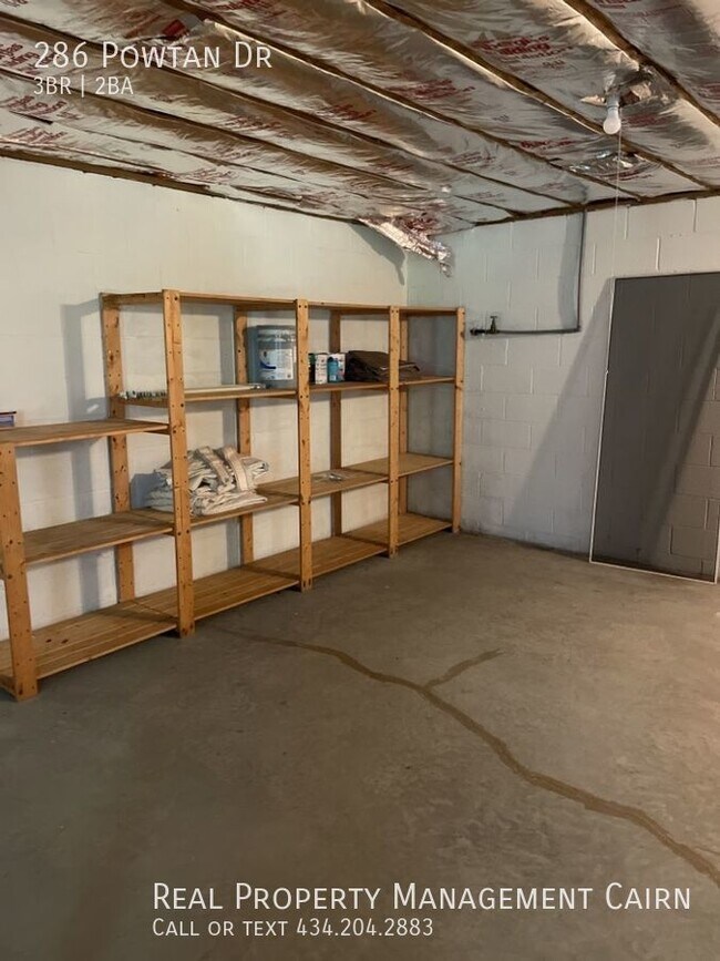 Building Photo - Spacious 3 Bedroom 2 Bath With 2 Car Garag...