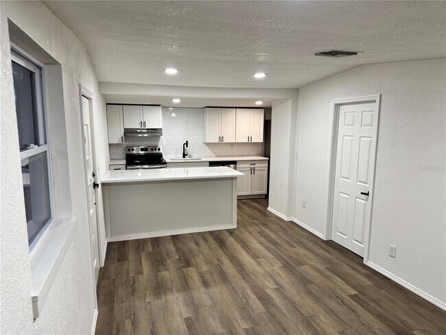 Building Photo - 38839 Miller Ave