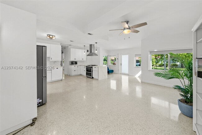 Building Photo - 3130 SW 27th St