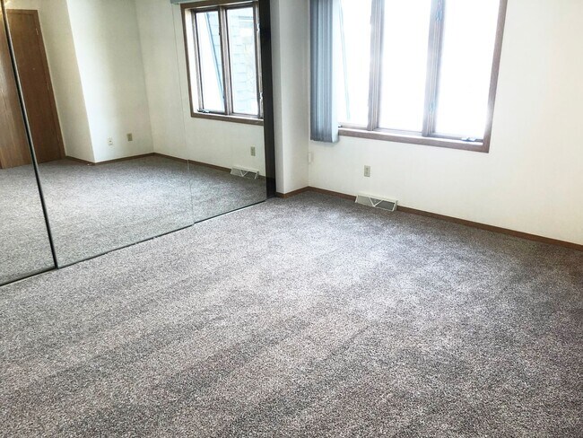 Building Photo - 4-Plex Located