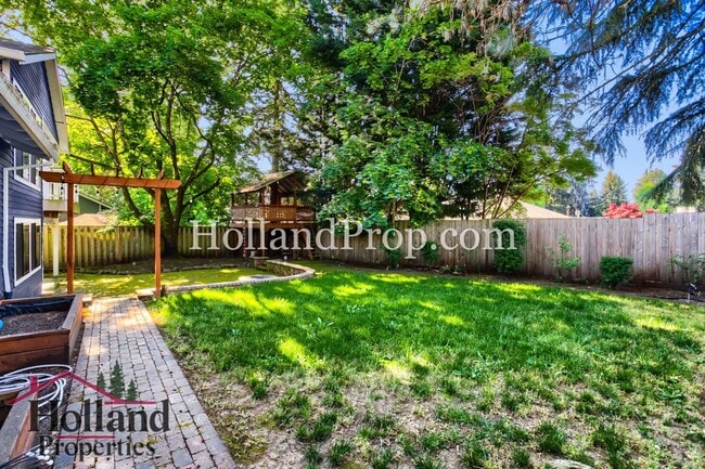 Building Photo - 3 Bedroom home in Aloha