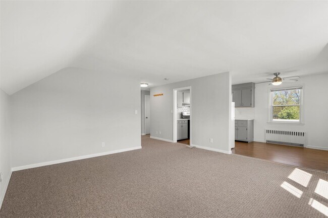 Building Photo - 1025 Louise Ave