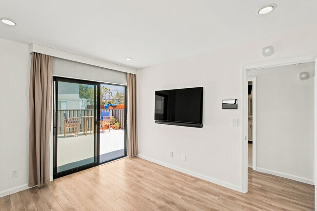 Building Photo - 21-23 Privateer Street