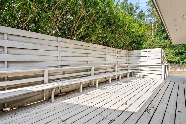 Building Photo - 4Bed/2Bath Available!