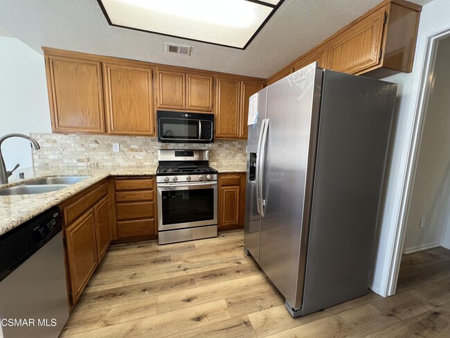 Building Photo - 831 Paseo Serenata