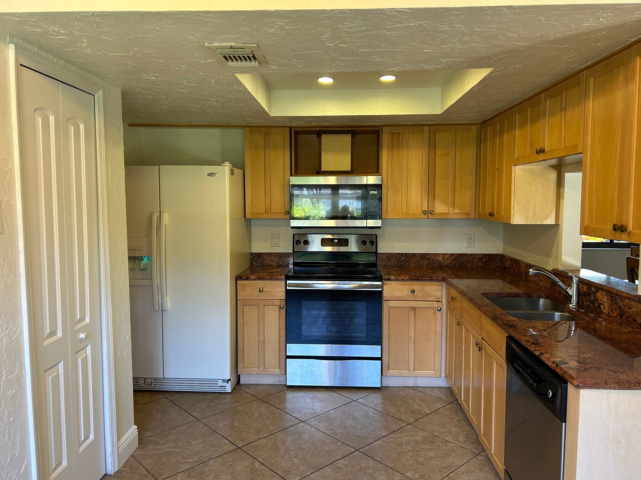 Building Photo - 873 Lake Marion Dr