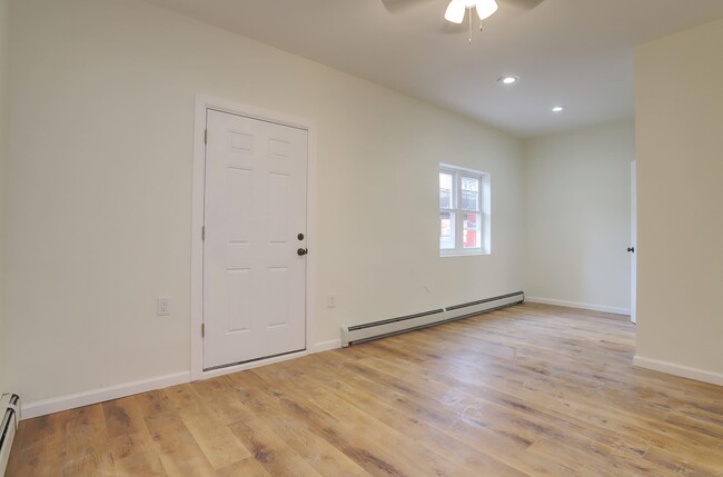 Building Photo - 206 48th St