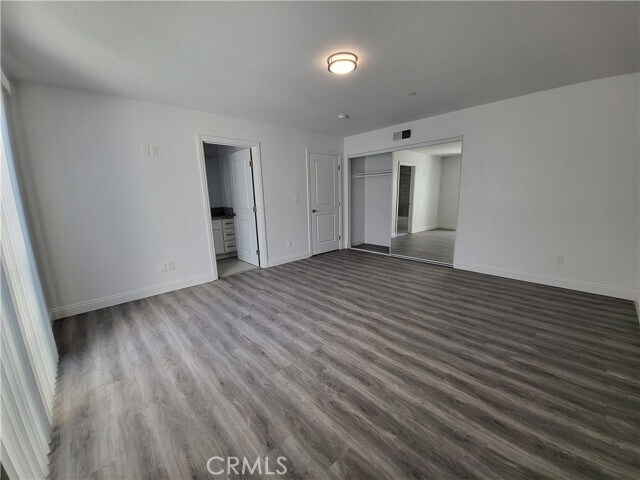 Building Photo - 14614 Vanowen St
