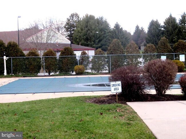 Building Photo - 208 Foxmeadow Dr