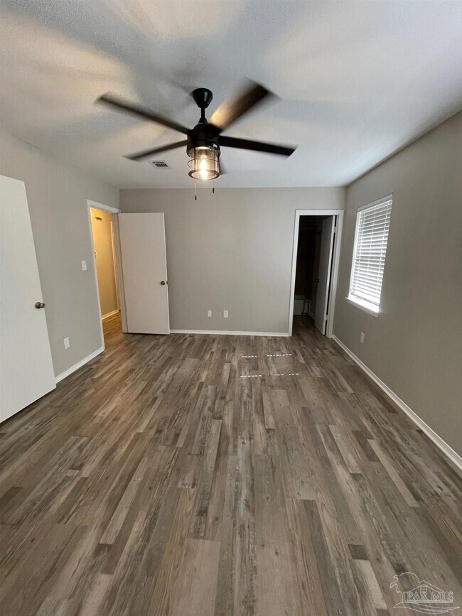 Building Photo - 4615 Gladstone Dr