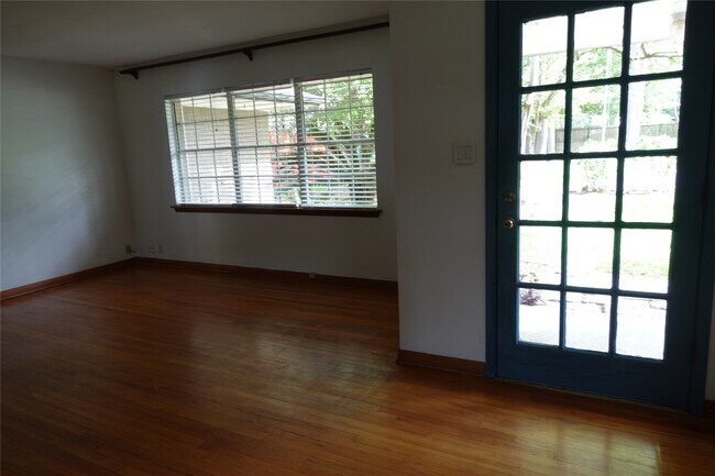 Building Photo - 918 Lehman St