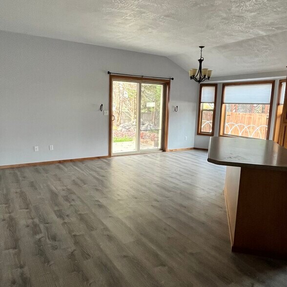 Family and dining - 107 Applewood Dr