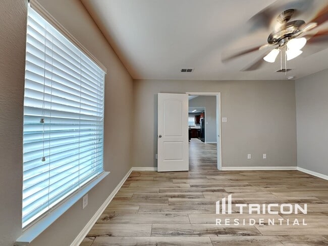 Building Photo - 2111 Juniper Dr