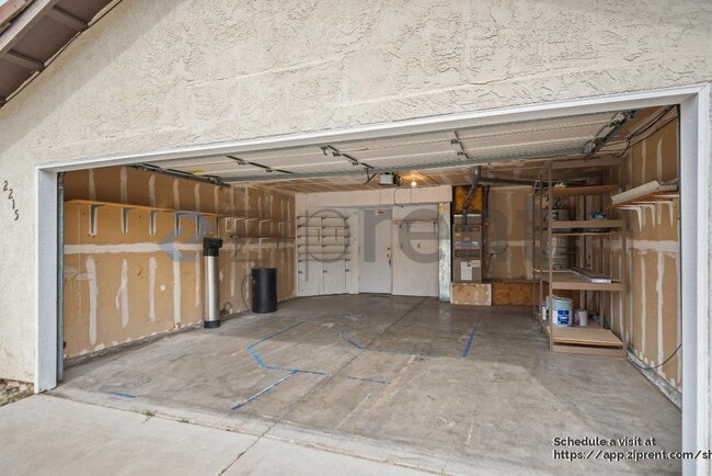 Building Photo - 2215 Jenni Ln