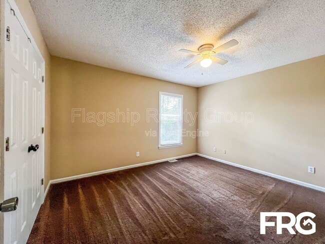 Building Photo - 206 Lindbeth Dr