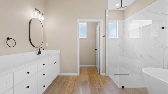 Building Photo - 13639 Begonia Cir