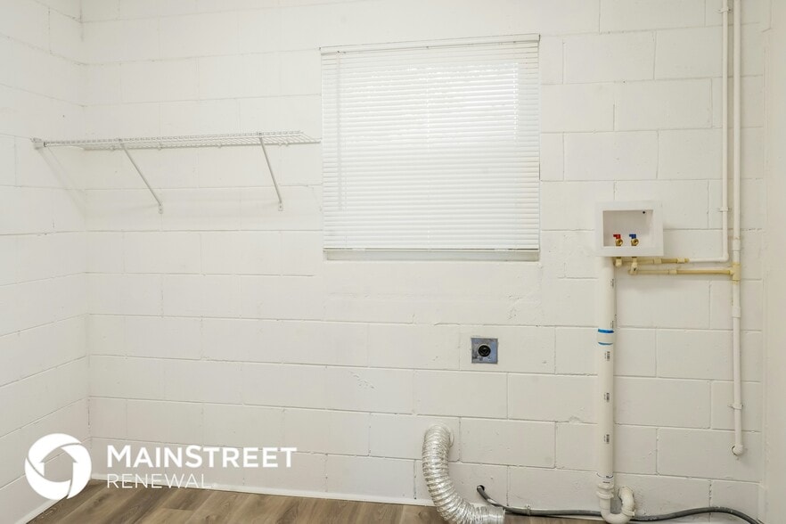 Building Photo - 913 Redwood Ct