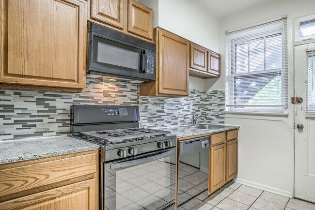 Building Photo - 1722 Waverly Pl